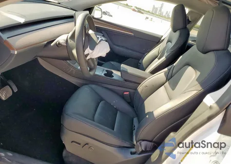 2024 Tesla Model Y z USA, uszkodzony, nr VIN 7SAYGDEE5RF210654